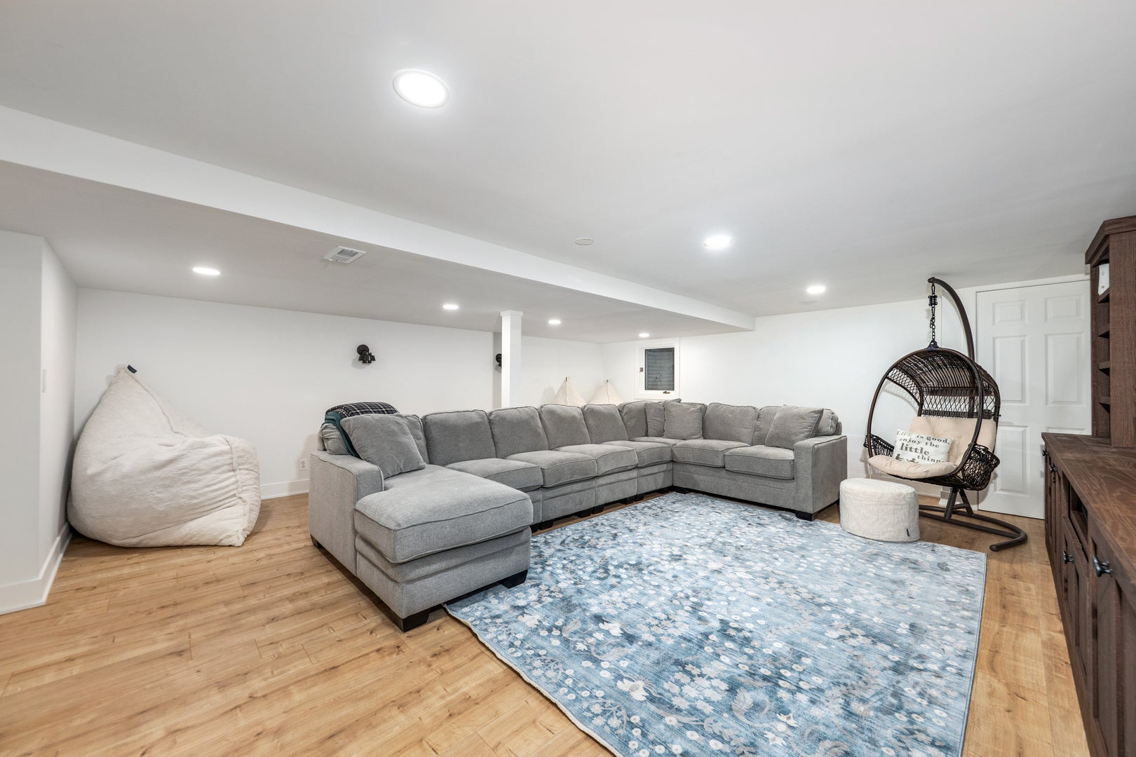 Naperville, Illinois, 60565, United States, 5 Bedrooms Bedrooms, ,4 BathroomsBathrooms,Residential,Active,1959981