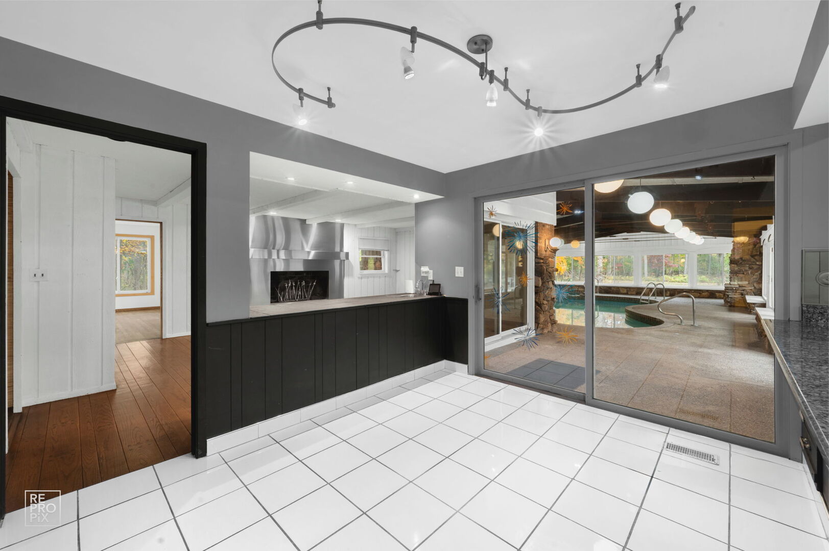 Wadsworth, Illinois, 60083, United States, 5 Bedrooms Bedrooms, ,6 BathroomsBathrooms,Residential,Active,1989775