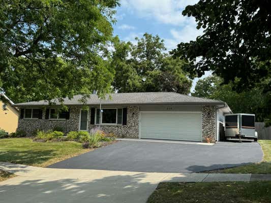 813 OAK MANOR DR, MARENGO, IL 60152 - Image 1