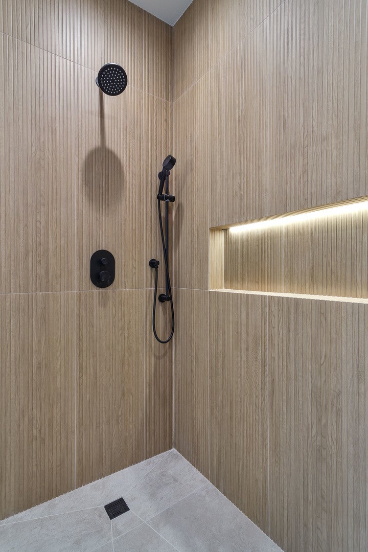 Chicago, Illinois, 60618, United States, 4 Bedrooms Bedrooms, ,5 BathroomsBathrooms,Residential,Active,1929682