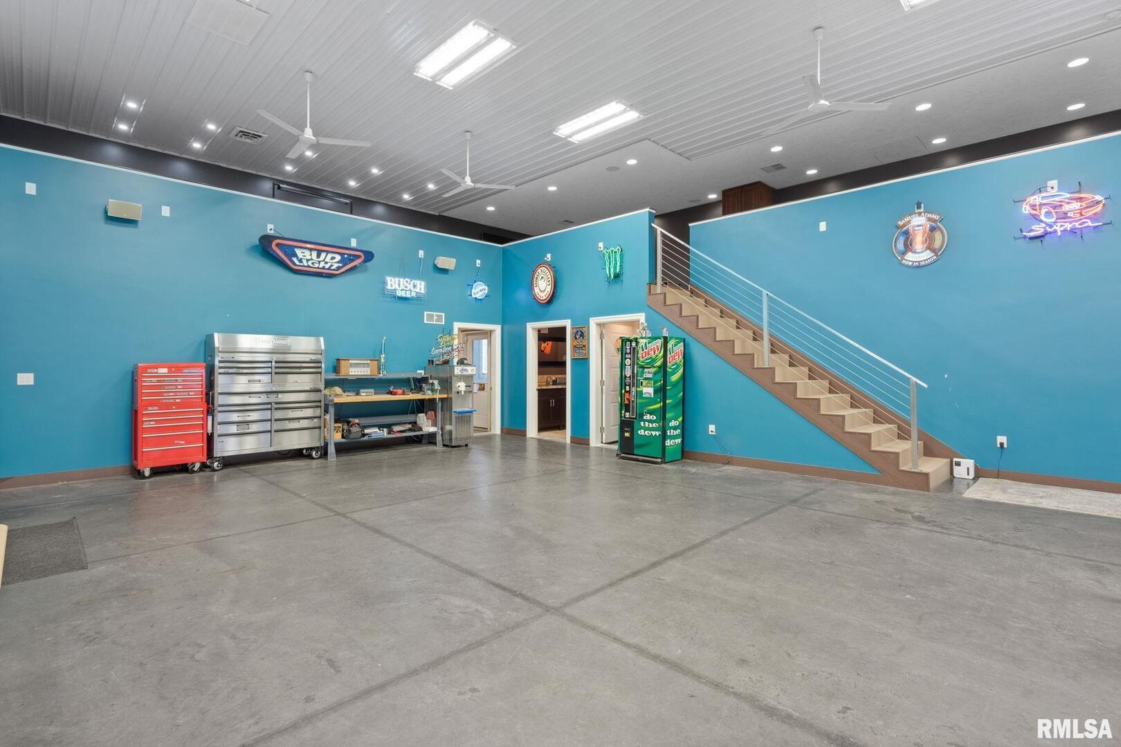 Geneseo, Illinois, 61254, United States, 3 Bedrooms Bedrooms, ,3 BathroomsBathrooms,Residential,Active,2011424