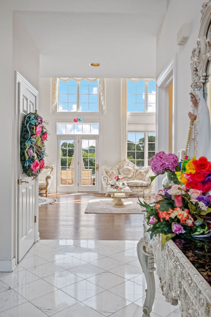 Libertyville, Illinois, 60048, United States, 4 Bedrooms Bedrooms, ,4 BathroomsBathrooms,Residential,Active,2009394