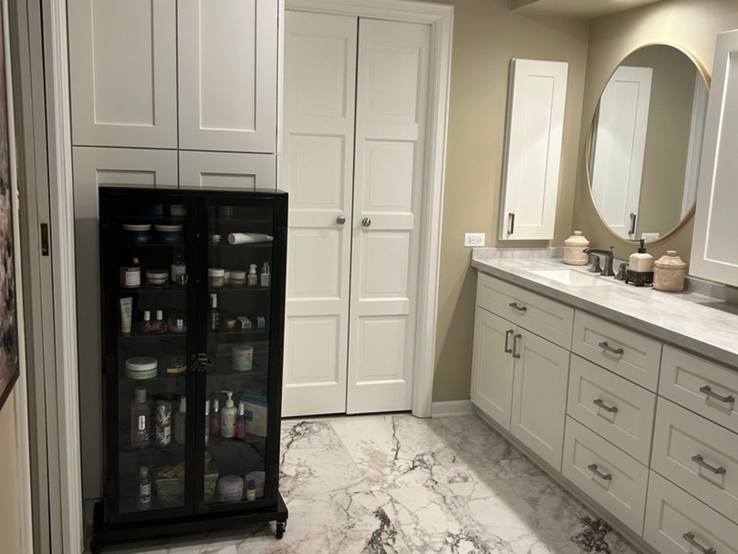 Oak Brook, Illinois, 60523, United States, 2 Bedrooms Bedrooms, ,2 BathroomsBathrooms,Residential,Active,2028166