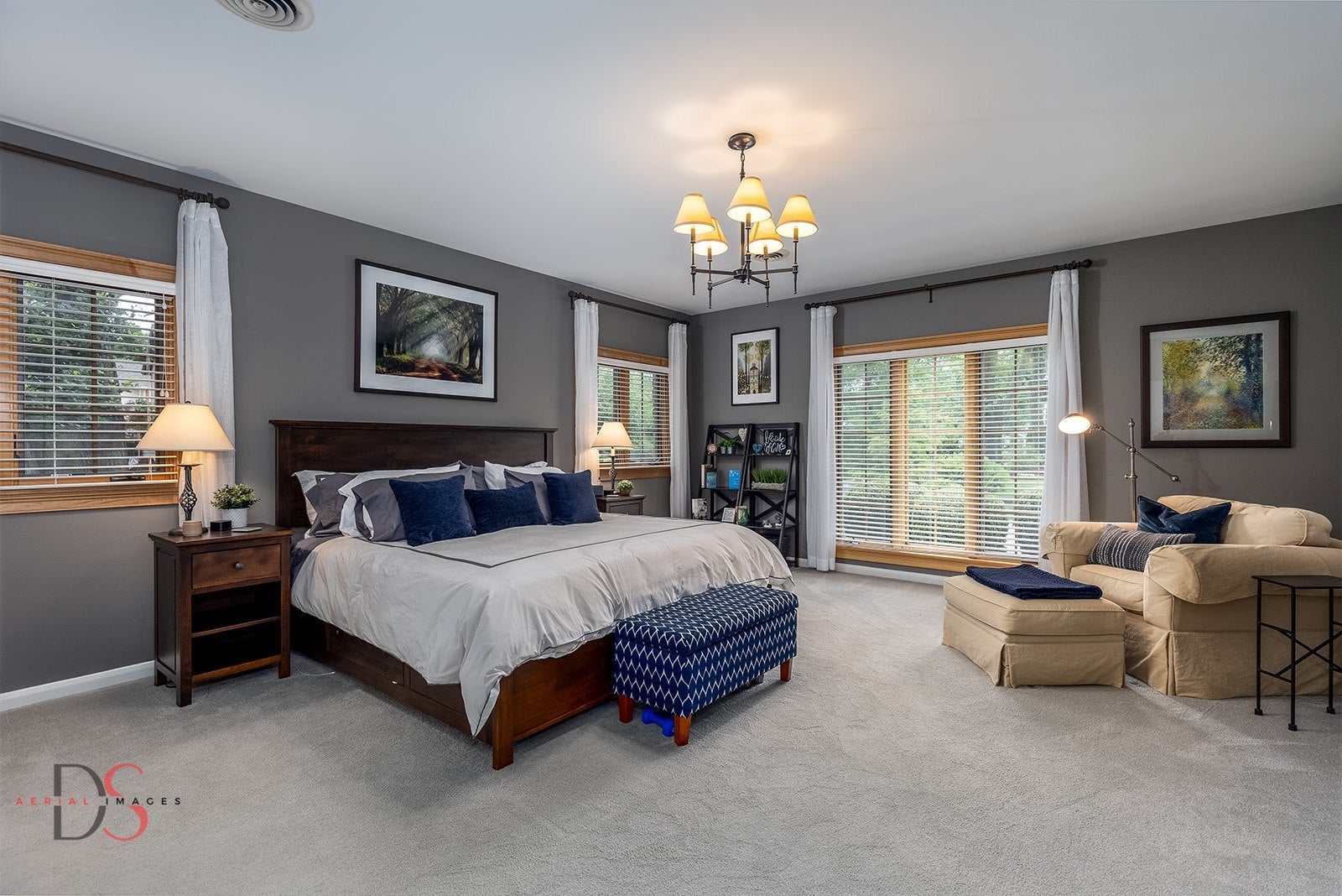 Ottawa, Illinois, 61350, United States, 4 Bedrooms Bedrooms, ,7 BathroomsBathrooms,Residential,Active,1953376