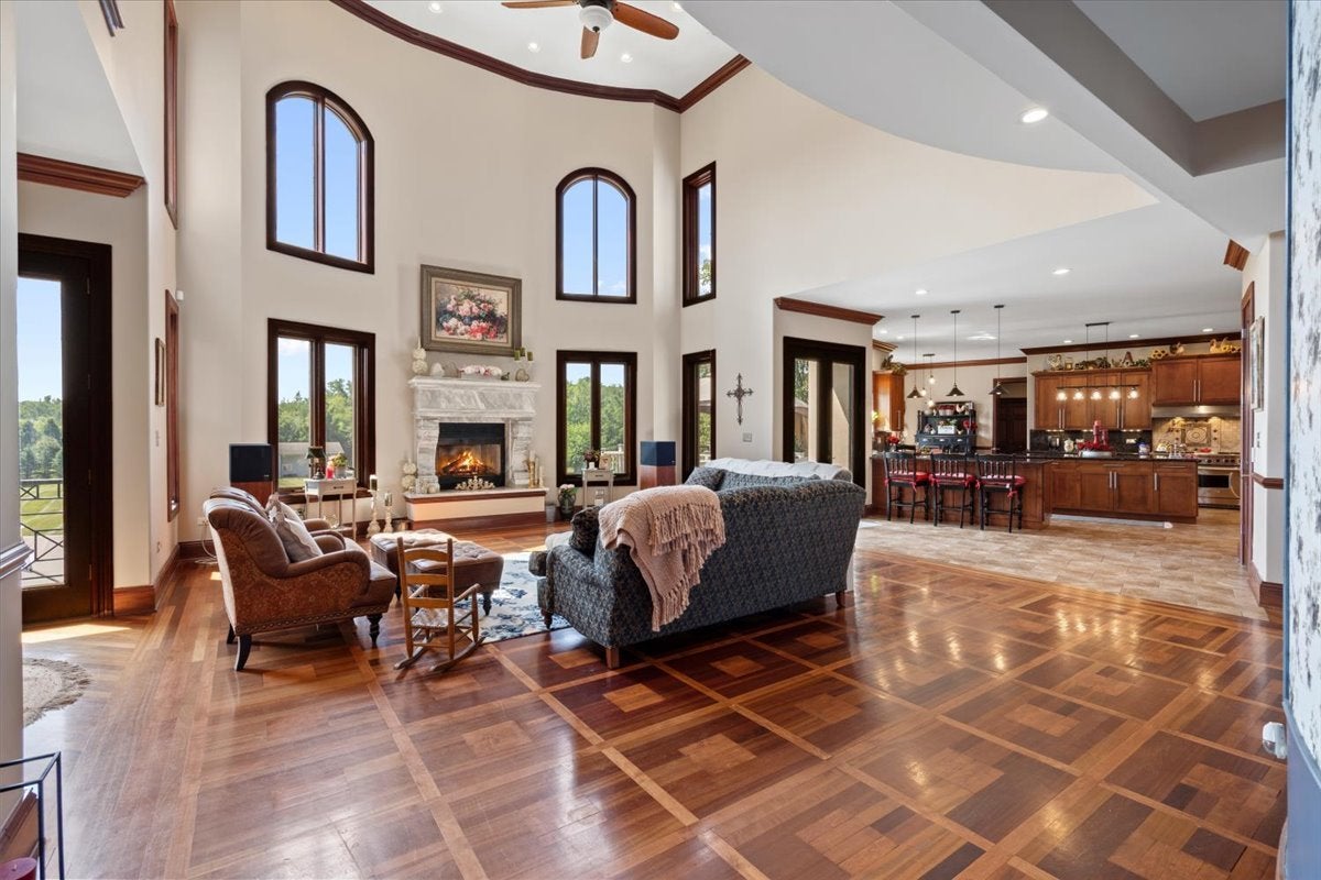 Barrington, Illinois, 60010, United States, 5 Bedrooms Bedrooms, ,7 BathroomsBathrooms,Residential,Active,1914793