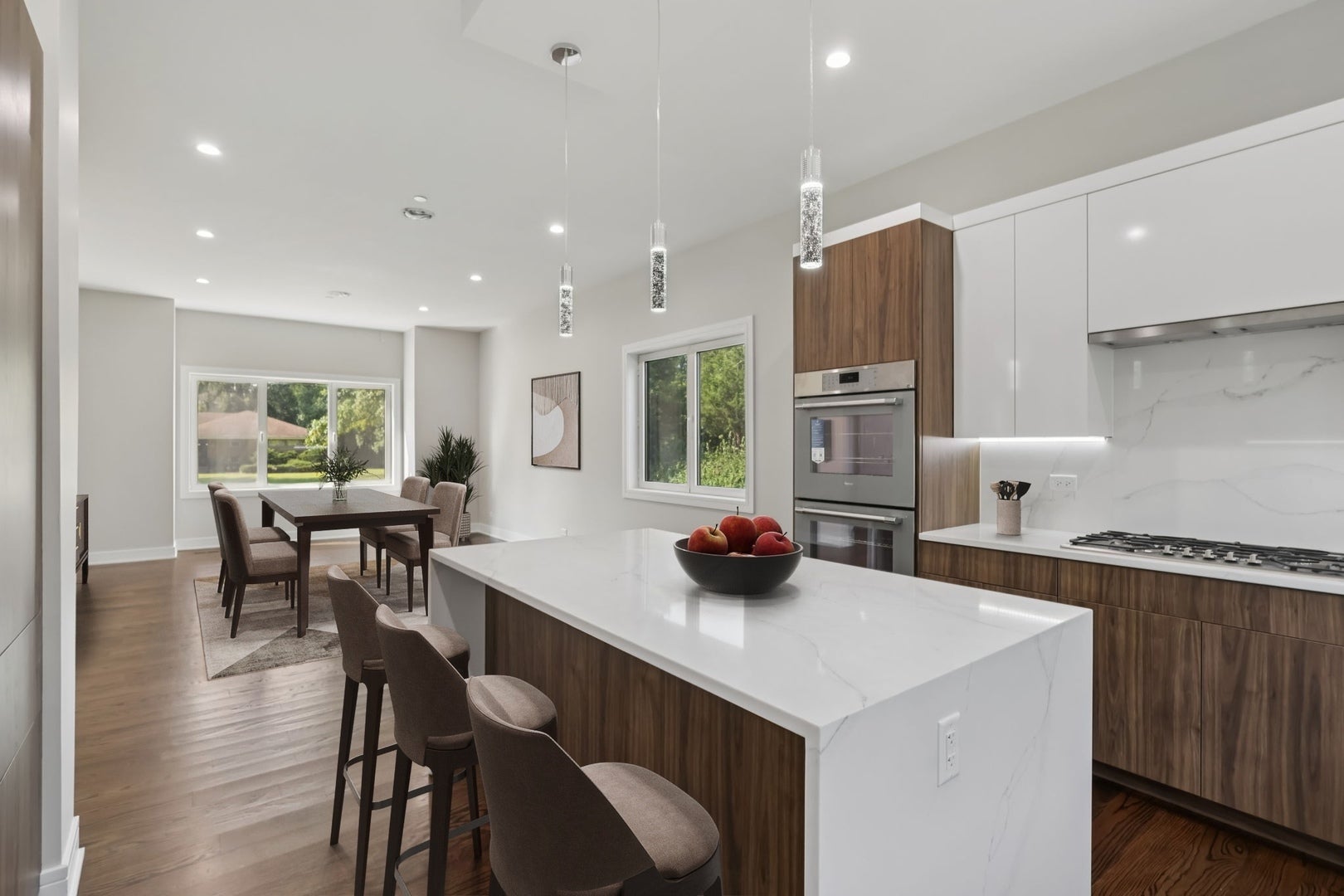 Northbrook, Illinois, 60062, United States, 6 Bedrooms Bedrooms, ,5 BathroomsBathrooms,Residential,Active,2009153