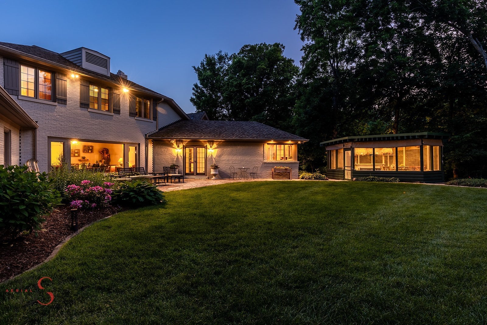 Ottawa, Illinois, 61350, United States, 4 Bedrooms Bedrooms, ,7 BathroomsBathrooms,Residential,Active,1953376
