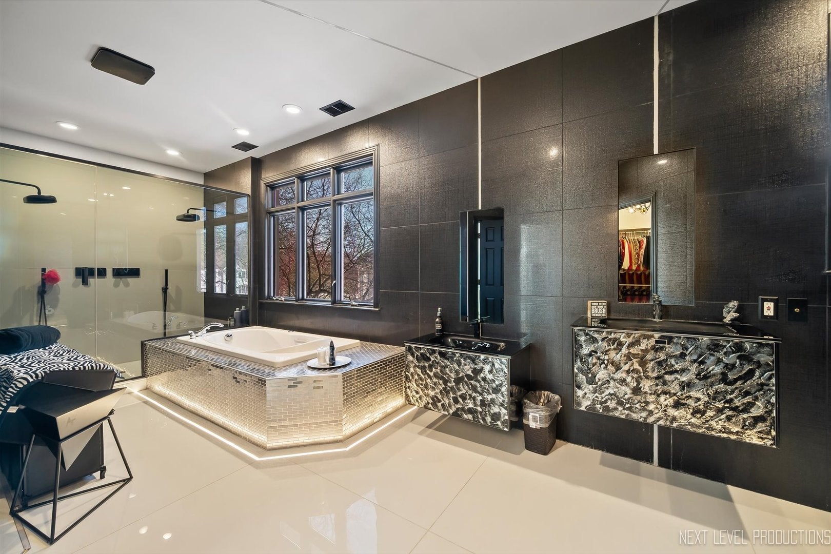 St. Charles, Illinois, 60174, United States, ,6 BathroomsBathrooms,Residential,Active,1703265