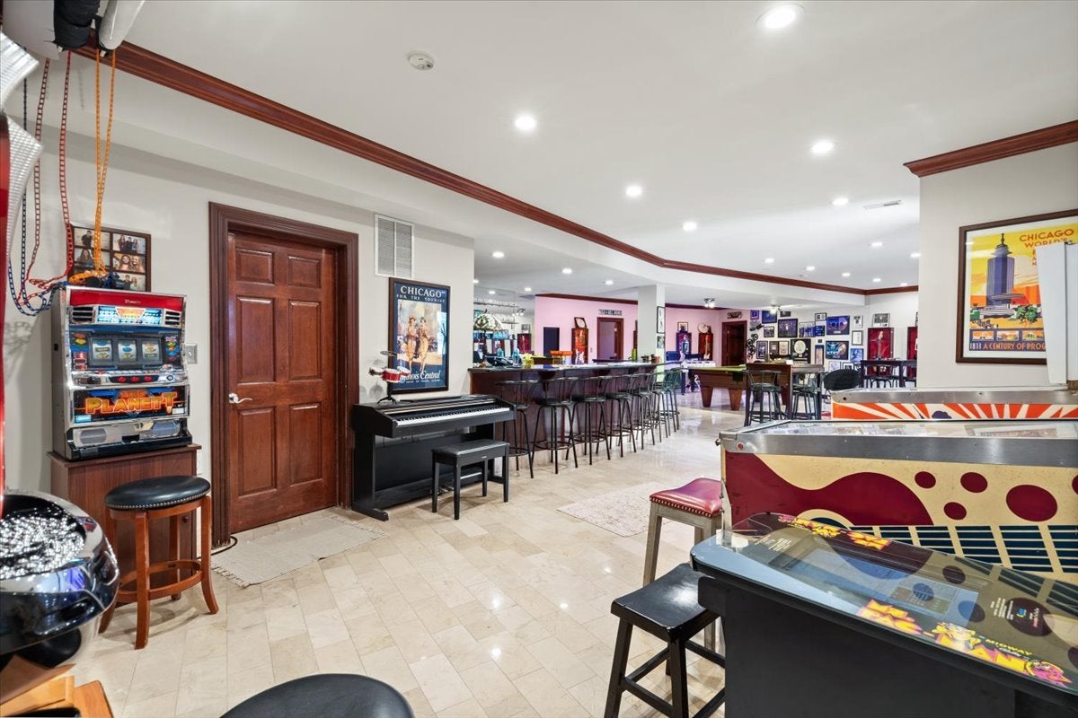 Barrington, Illinois, 60010, United States, 5 Bedrooms Bedrooms, ,7 BathroomsBathrooms,Residential,Active,1914793