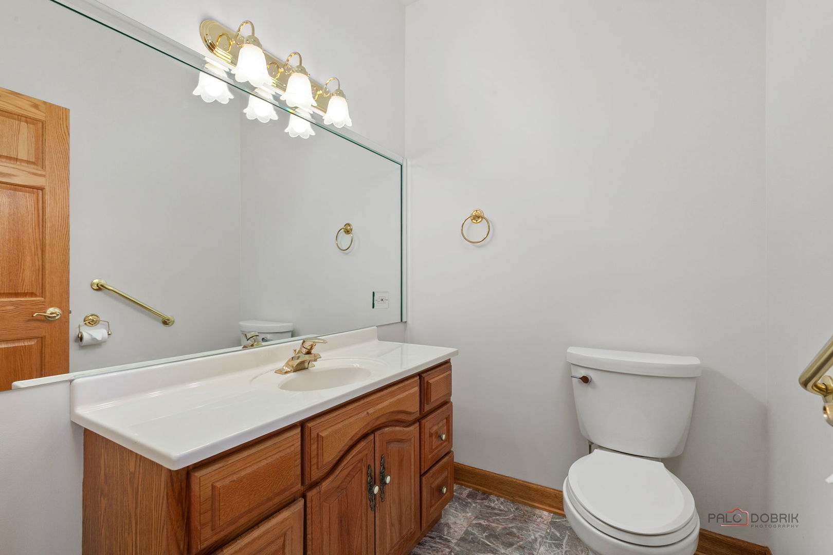 Mundelein, Illinois, 60060, United States, 4 Bedrooms Bedrooms, ,5 BathroomsBathrooms,Residential,Active,1934797