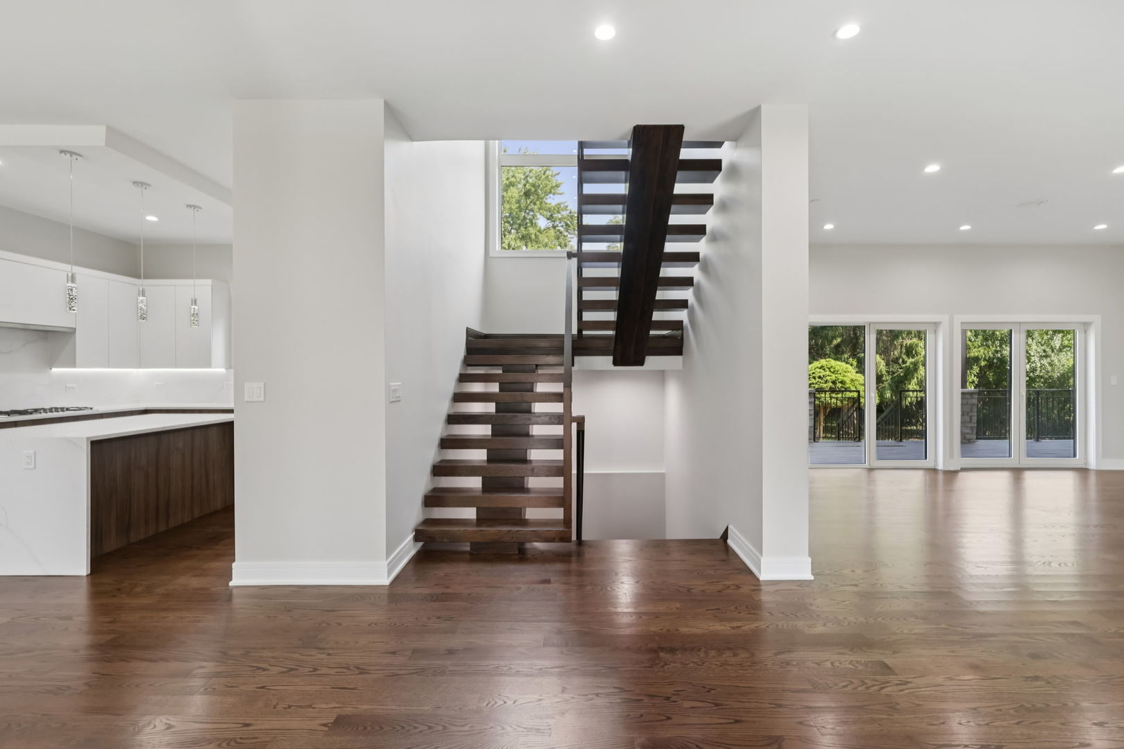 Northbrook, Illinois, 60062, United States, 6 Bedrooms Bedrooms, ,5 BathroomsBathrooms,Residential,Active,1995288