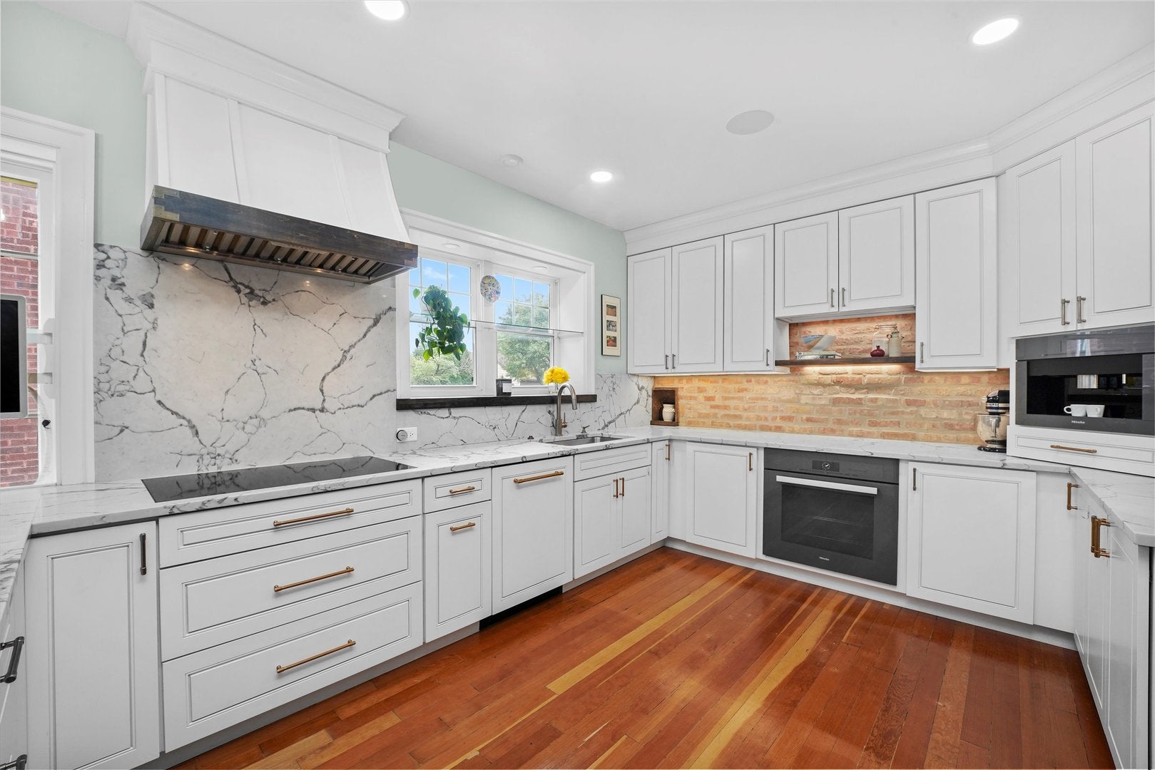 Oak Park, Illinois, 60302, United States, 7 Bedrooms Bedrooms, ,6 BathroomsBathrooms,Residential,Active,1894236