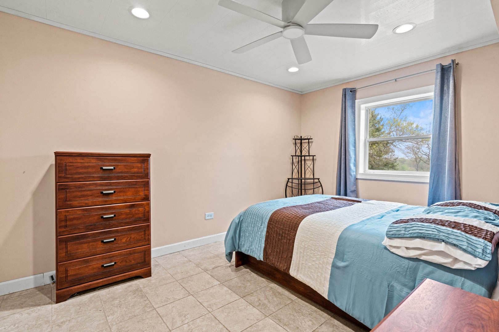 Wauconda, Illinois, 60084, United States, 3 Bedrooms Bedrooms, ,3 BathroomsBathrooms,Residential,Active,1798086