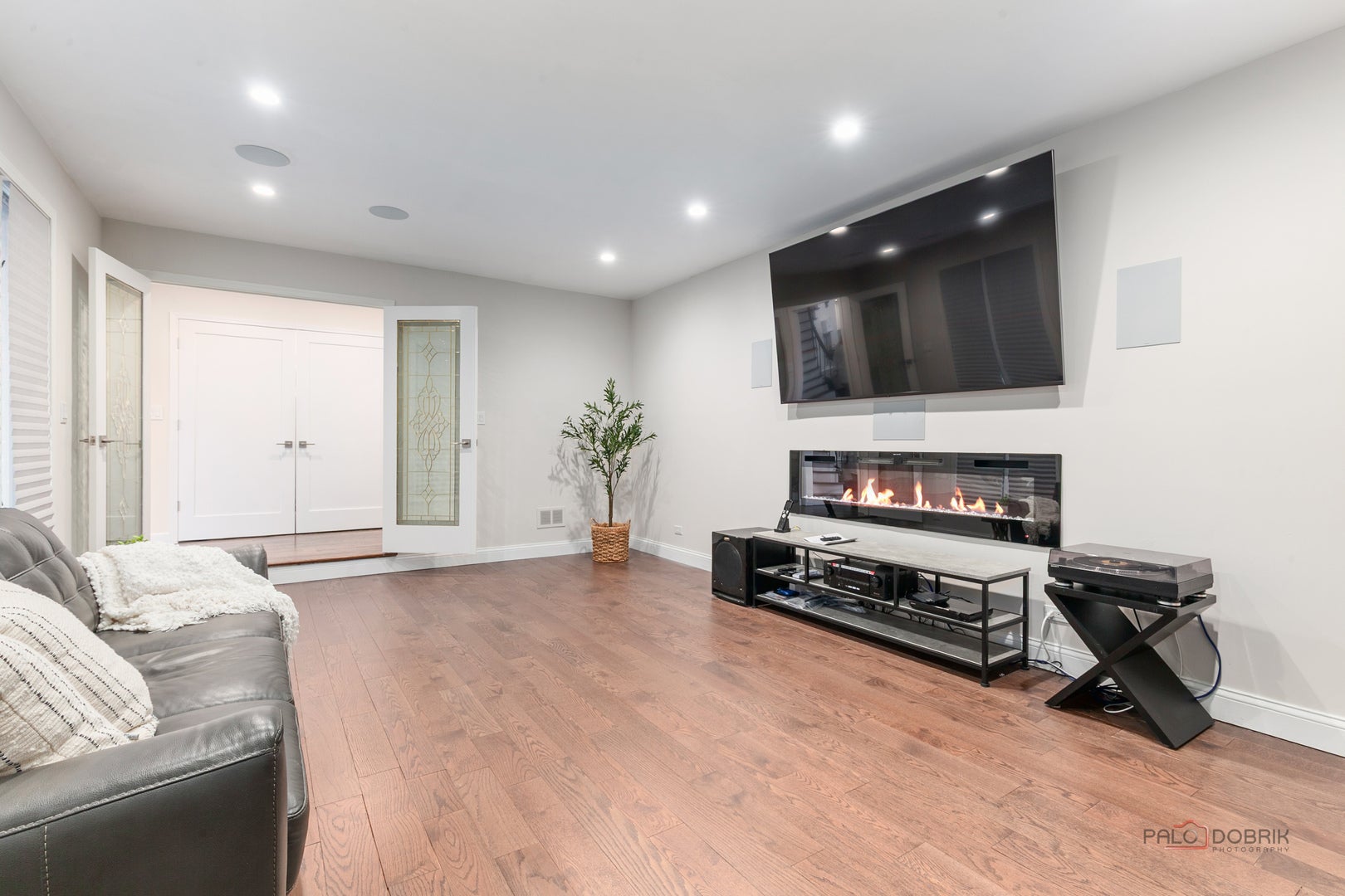 Long Grove, Illinois, 60047, United States, 4 Bedrooms Bedrooms, ,4 BathroomsBathrooms,Residential,Active,2010527