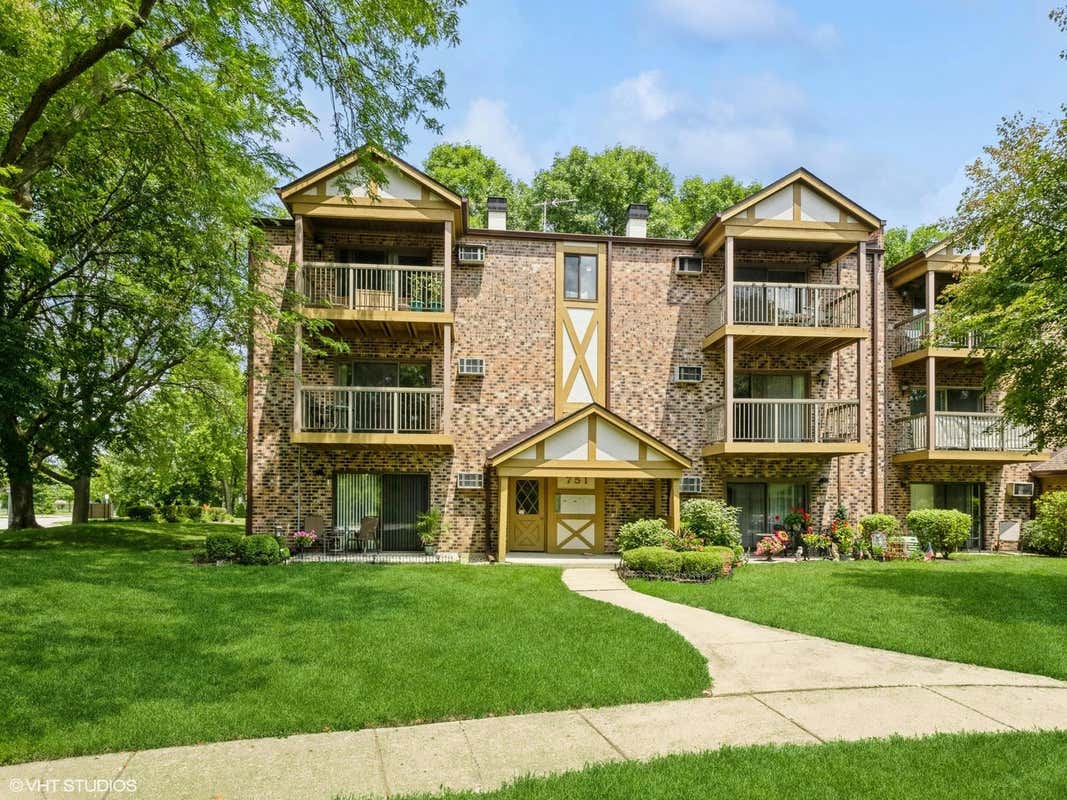 751 S DWYER AVE APT C, ARLINGTON HEIGHTS, IL 60005, photo 1 of 16