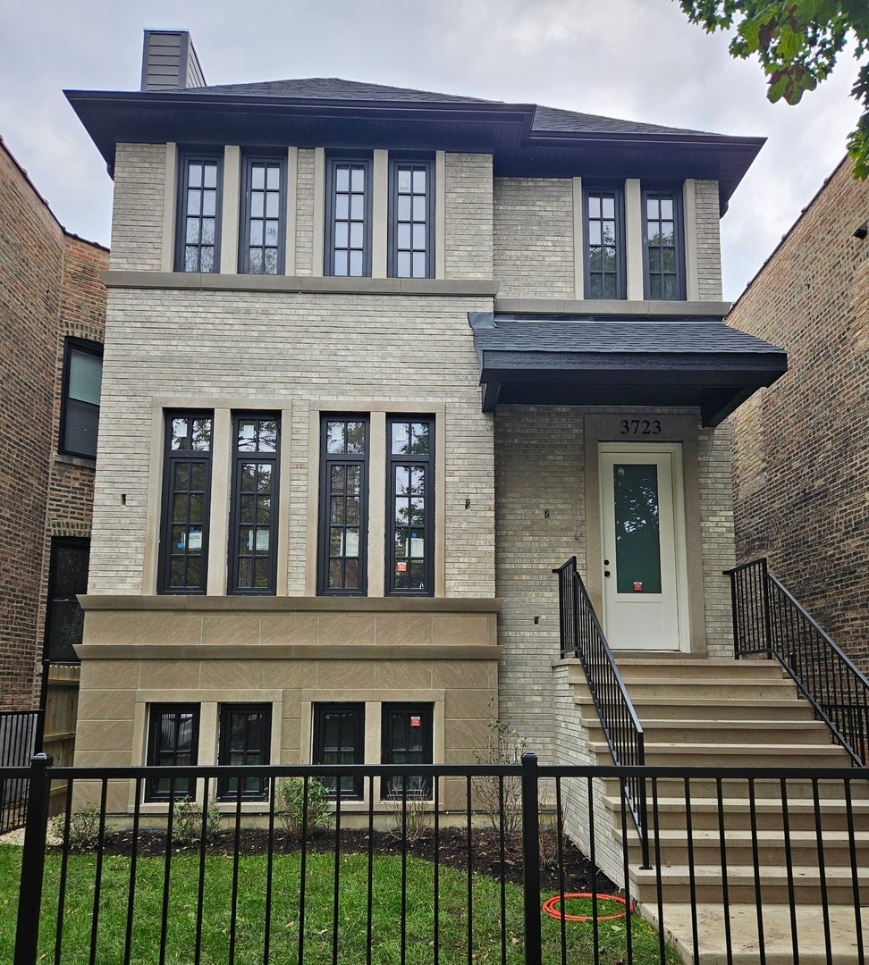 Chicago, Illinois, 60618, United States, 5 Bedrooms Bedrooms, ,5 BathroomsBathrooms,Residential,Active,1988433