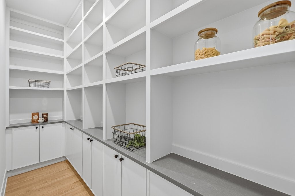 Lemont, Illinois, 60439, United States, 6 Bedrooms Bedrooms, ,6 BathroomsBathrooms,Residential,Active,2008723