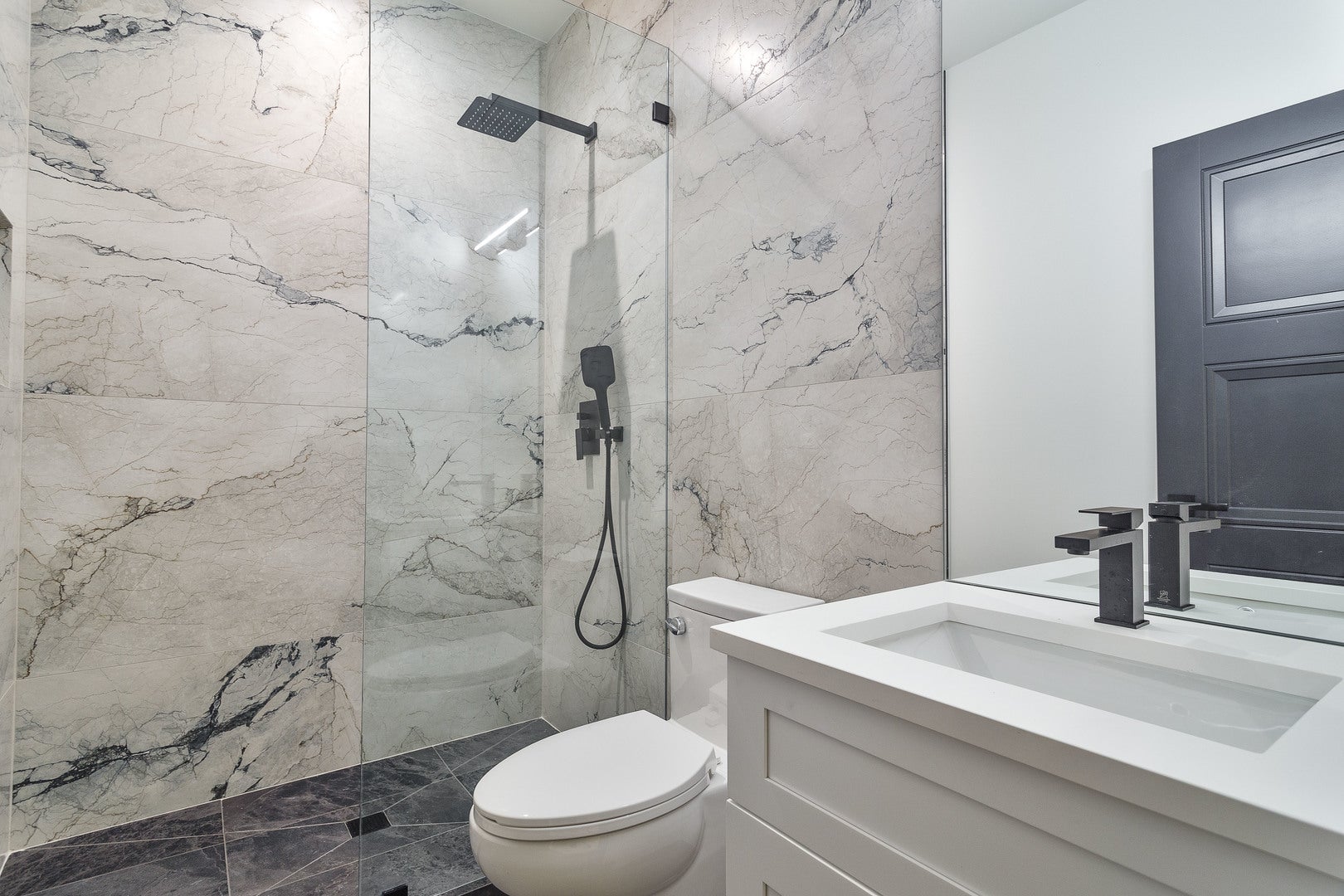 Chicago, Illinois, 60618, United States, 4 Bedrooms Bedrooms, ,5 BathroomsBathrooms,Residential,Active,1929682