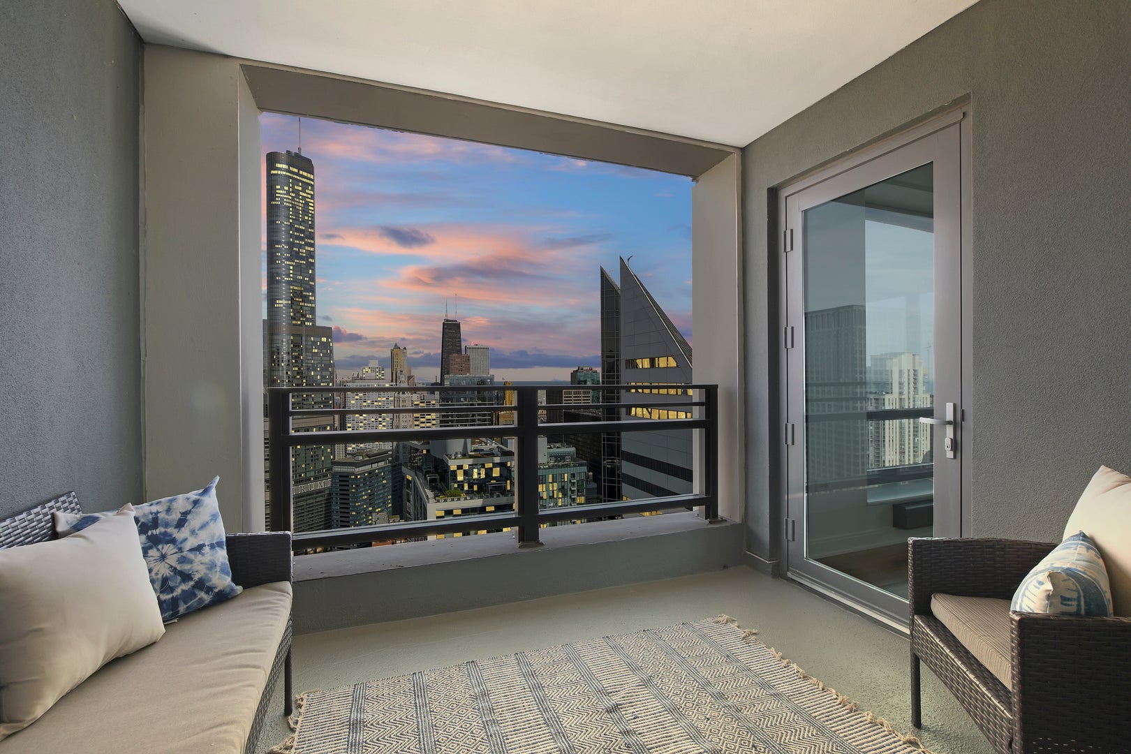 Chicago, Illinois, 60602, United States, 3 Bedrooms Bedrooms, ,3 BathroomsBathrooms,Residential,Active,1969671