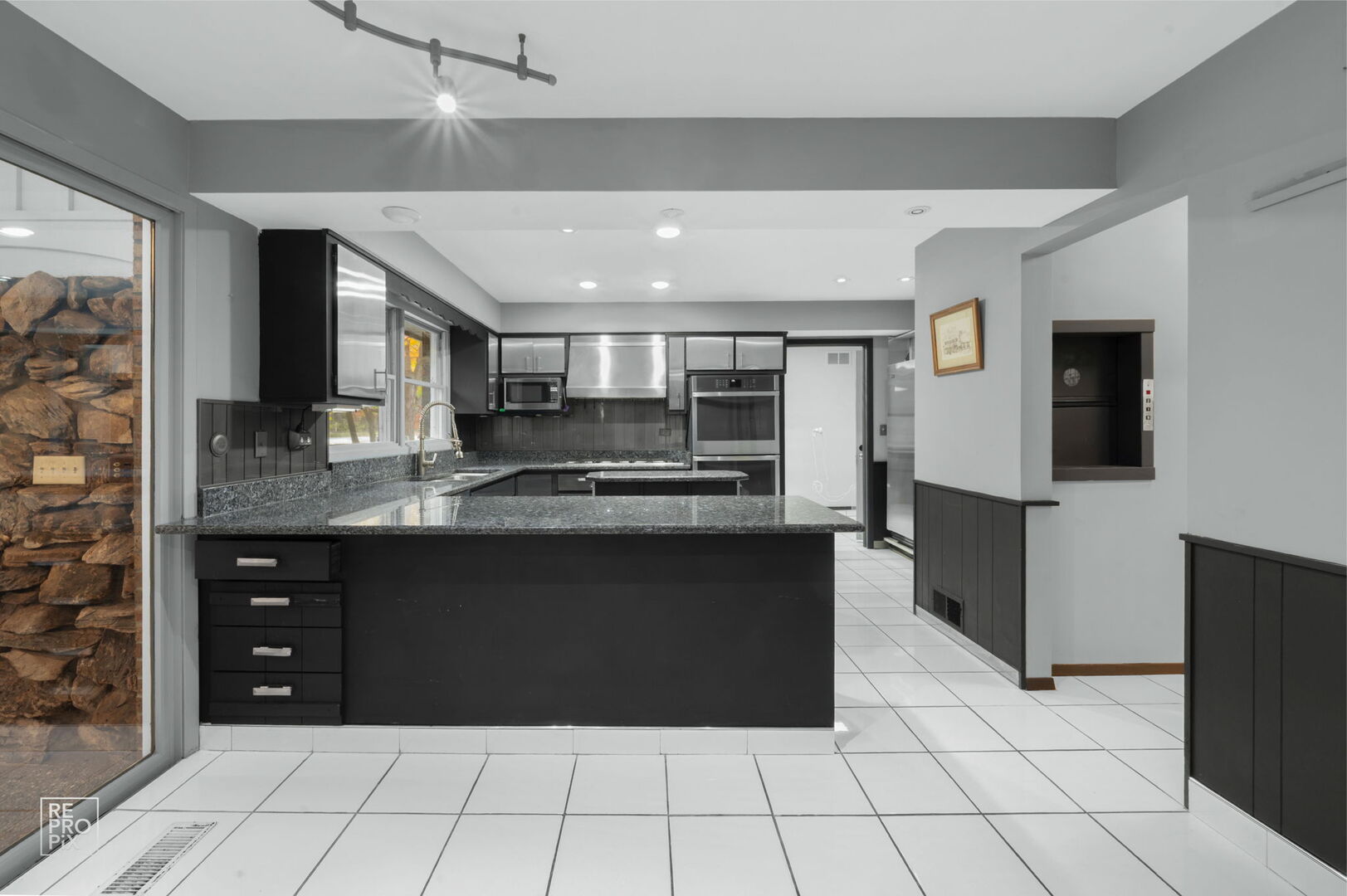 Wadsworth, Illinois, 60083, United States, 5 Bedrooms Bedrooms, ,6 BathroomsBathrooms,Residential,Active,1989775