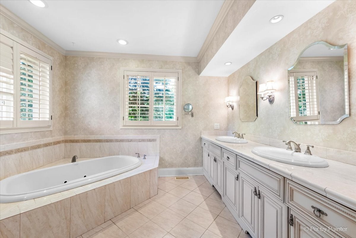 Lakewood, Illinois, 60014, United States, 3 Bedrooms Bedrooms, ,5 BathroomsBathrooms,Residential,Active,1968099