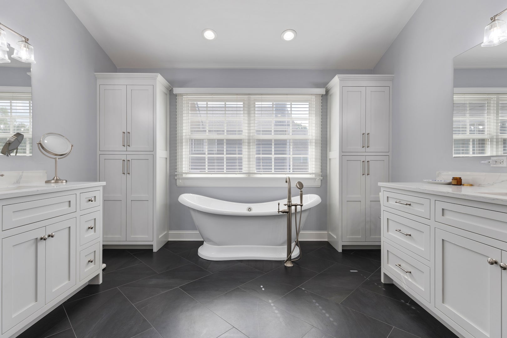 Libertyville, Illinois, 60048, United States, 5 Bedrooms Bedrooms, ,5 BathroomsBathrooms,Residential,Active,1942347