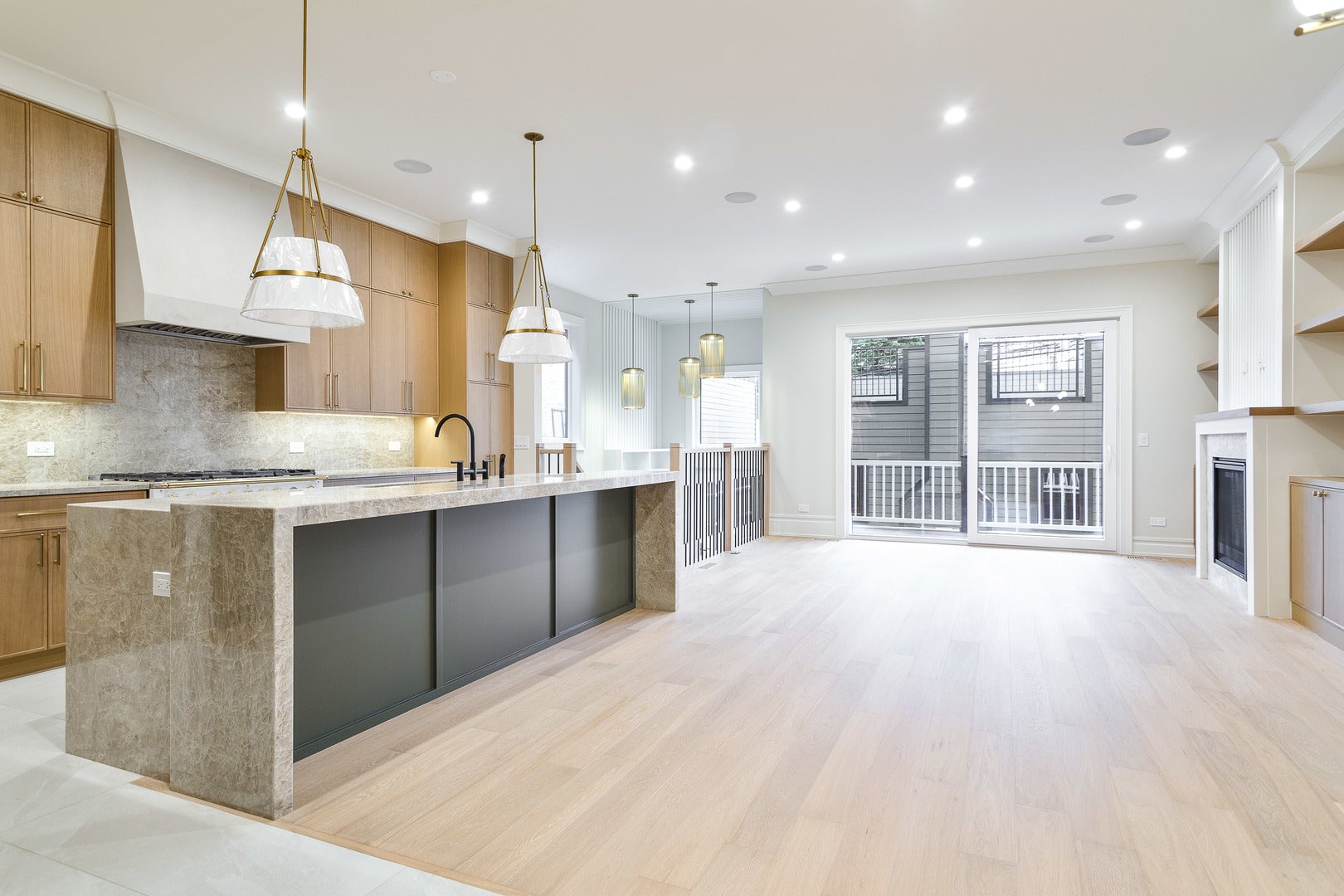 Chicago, Illinois, 60618, United States, 5 Bedrooms Bedrooms, ,5 BathroomsBathrooms,Residential,Active,2007948