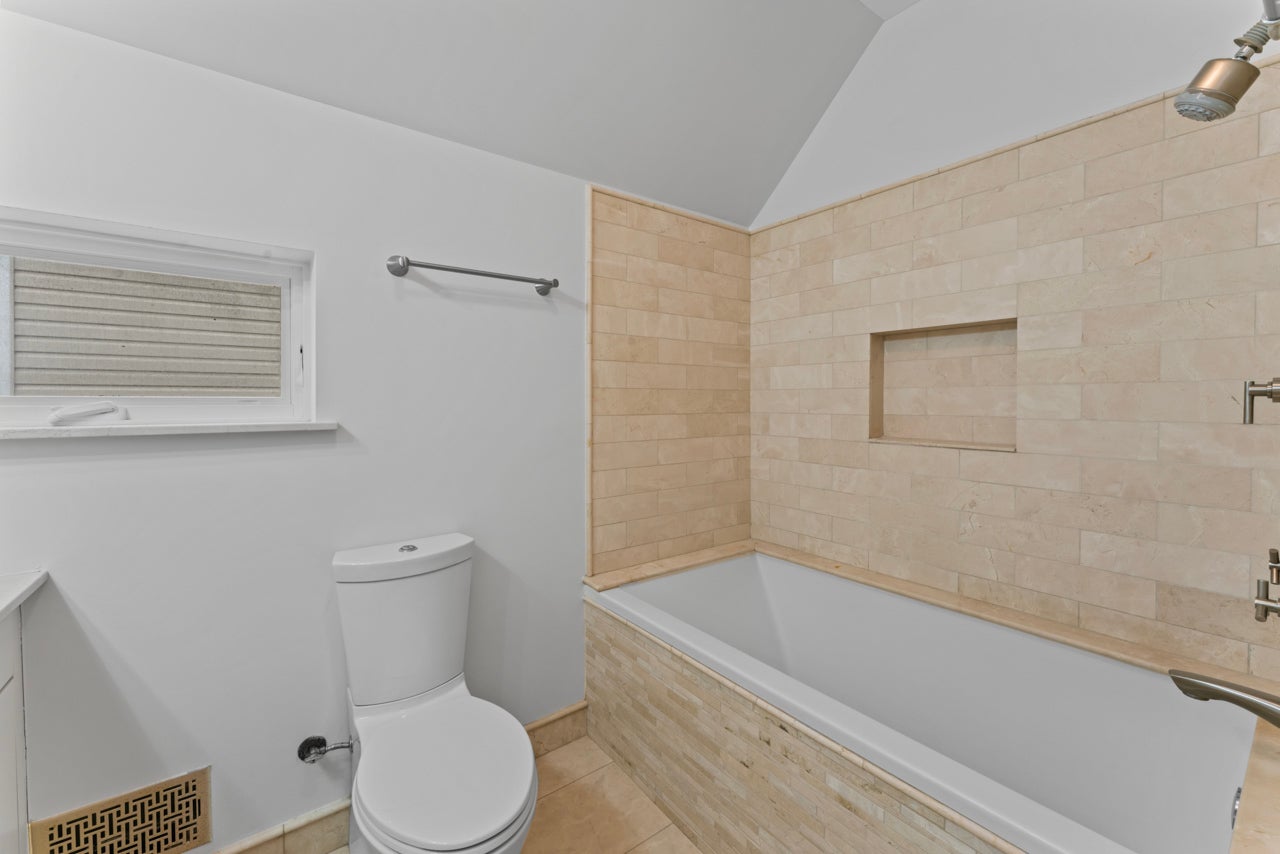 Chicago, Illinois, 60625, United States, 3 Bedrooms Bedrooms, ,2 BathroomsBathrooms,Residential,Active,1990017