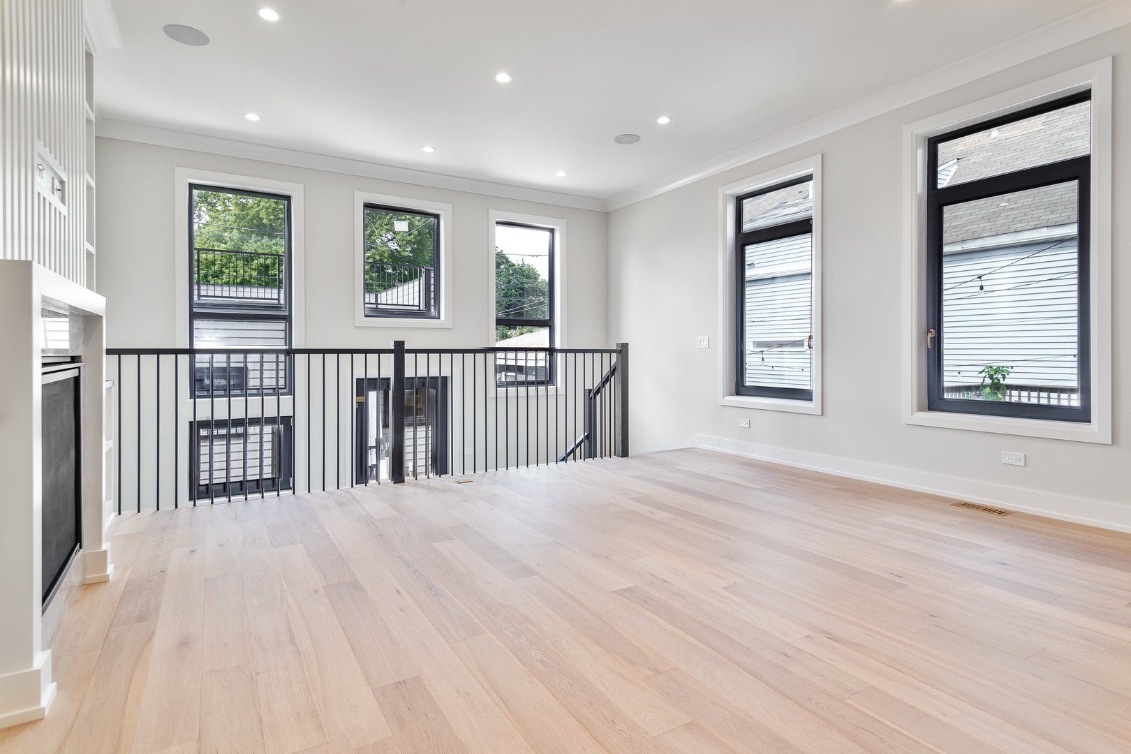 Chicago, Illinois, 60618, United States, 4 Bedrooms Bedrooms, ,5 BathroomsBathrooms,Residential,Active,1929682