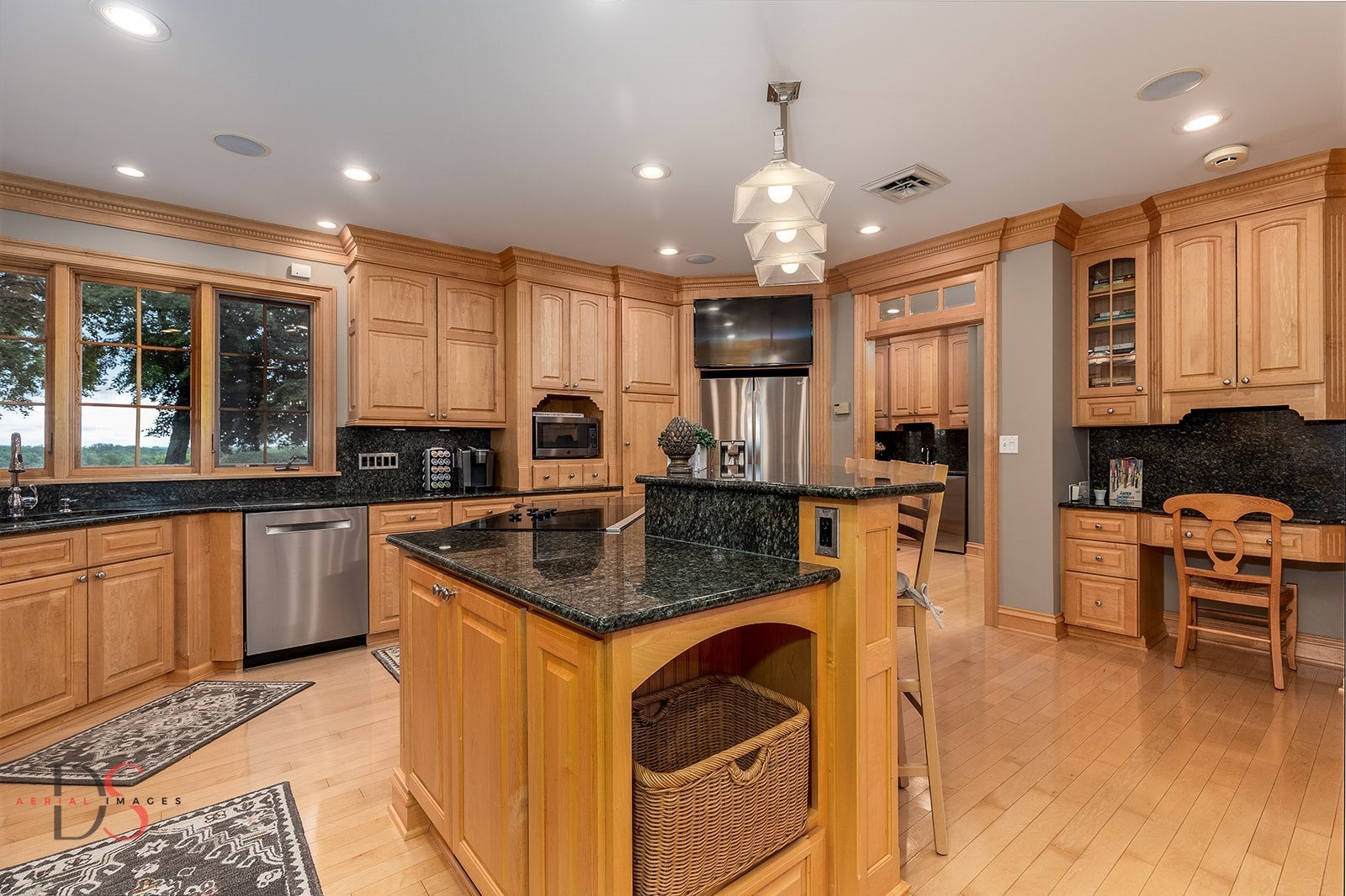 Ottawa, Illinois, 61350, United States, 4 Bedrooms Bedrooms, ,7 BathroomsBathrooms,Residential,Active,1953376