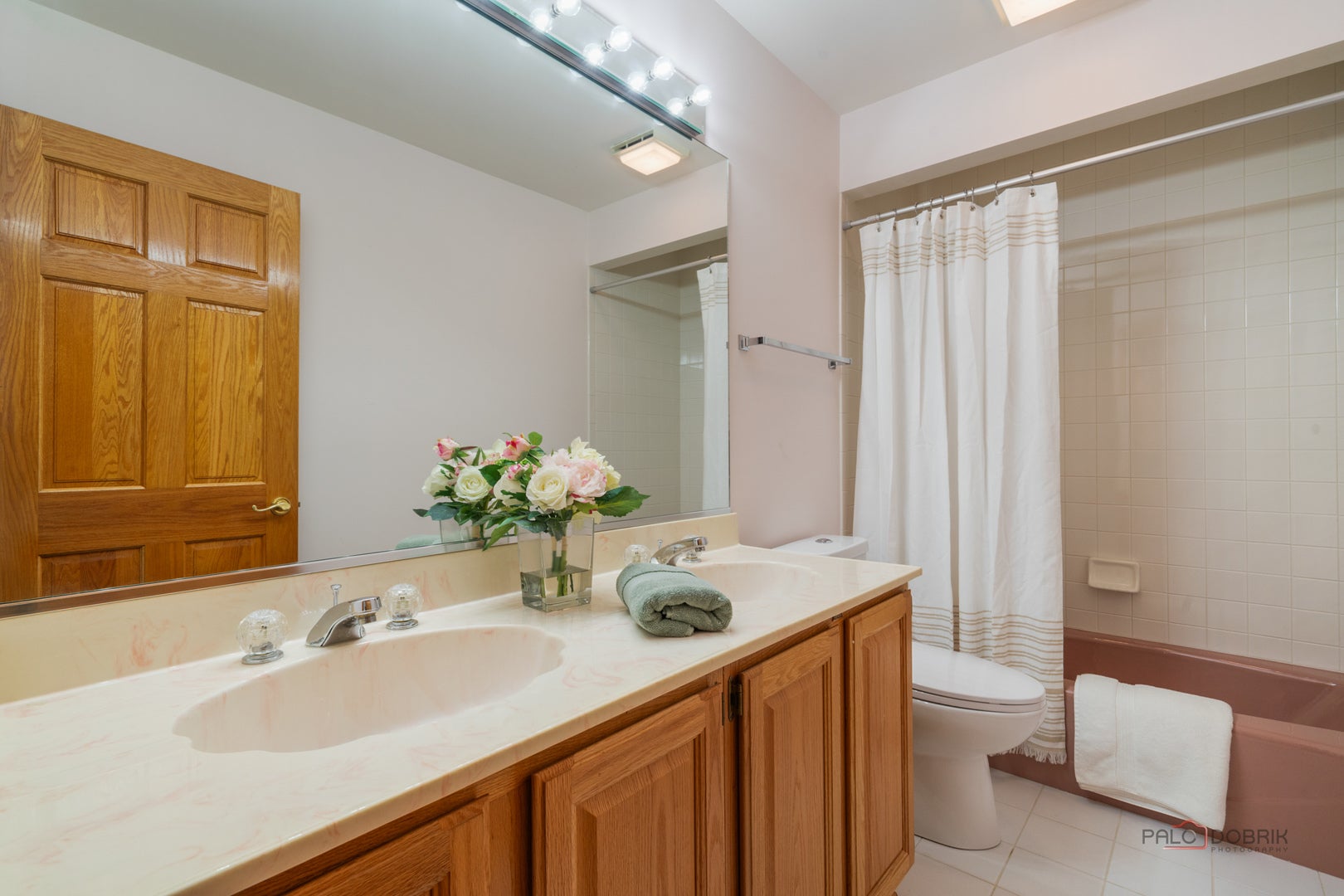 Long Grove, Illinois, 60047, United States, 4 Bedrooms Bedrooms, ,5 BathroomsBathrooms,Residential,Active,1941363