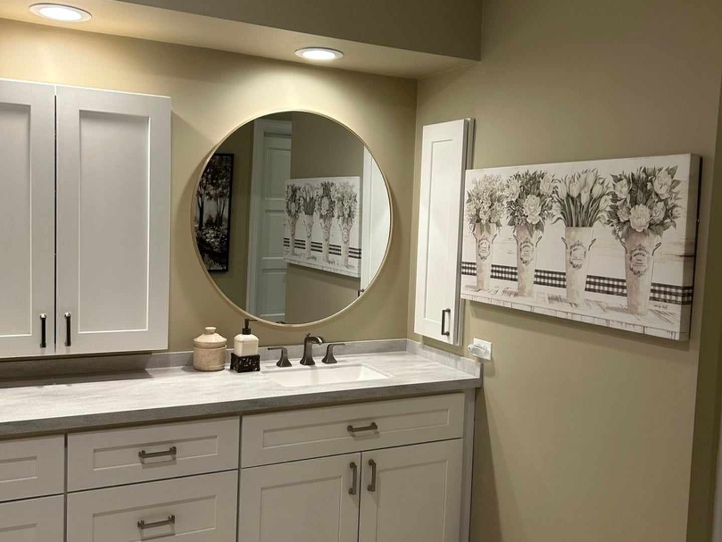 Oak Brook, Illinois, 60523, United States, 2 Bedrooms Bedrooms, ,2 BathroomsBathrooms,Residential,Active,2028166