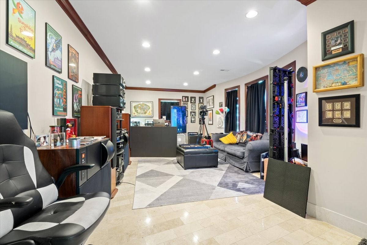 Barrington, Illinois, 60010, United States, 5 Bedrooms Bedrooms, ,7 BathroomsBathrooms,Residential,Active,1914793