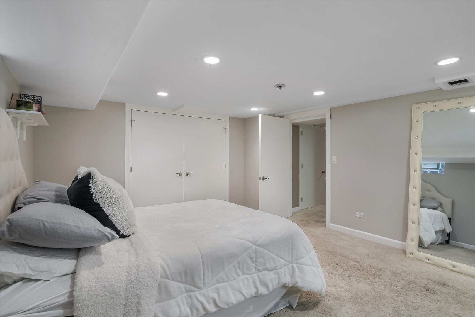 Park Ridge, Illinois, 60068, United States, 4 Bedrooms Bedrooms, ,4 BathroomsBathrooms,Residential,Active,1902948