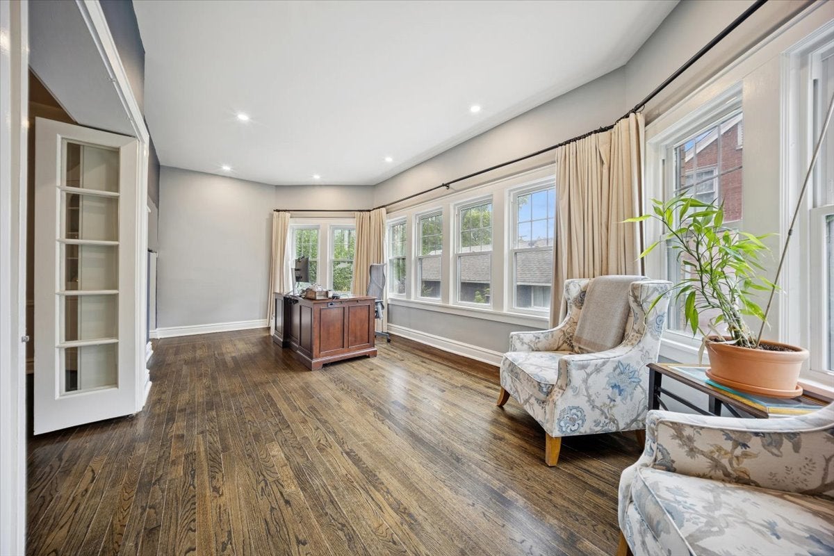 Park Ridge, Illinois, 60068, United States, 5 Bedrooms Bedrooms, ,3 BathroomsBathrooms,Residential,Active,1929446