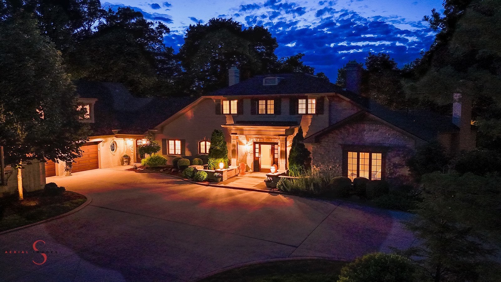 Ottawa, Illinois, 61350, United States, 4 Bedrooms Bedrooms, ,7 BathroomsBathrooms,Residential,Active,1953376
