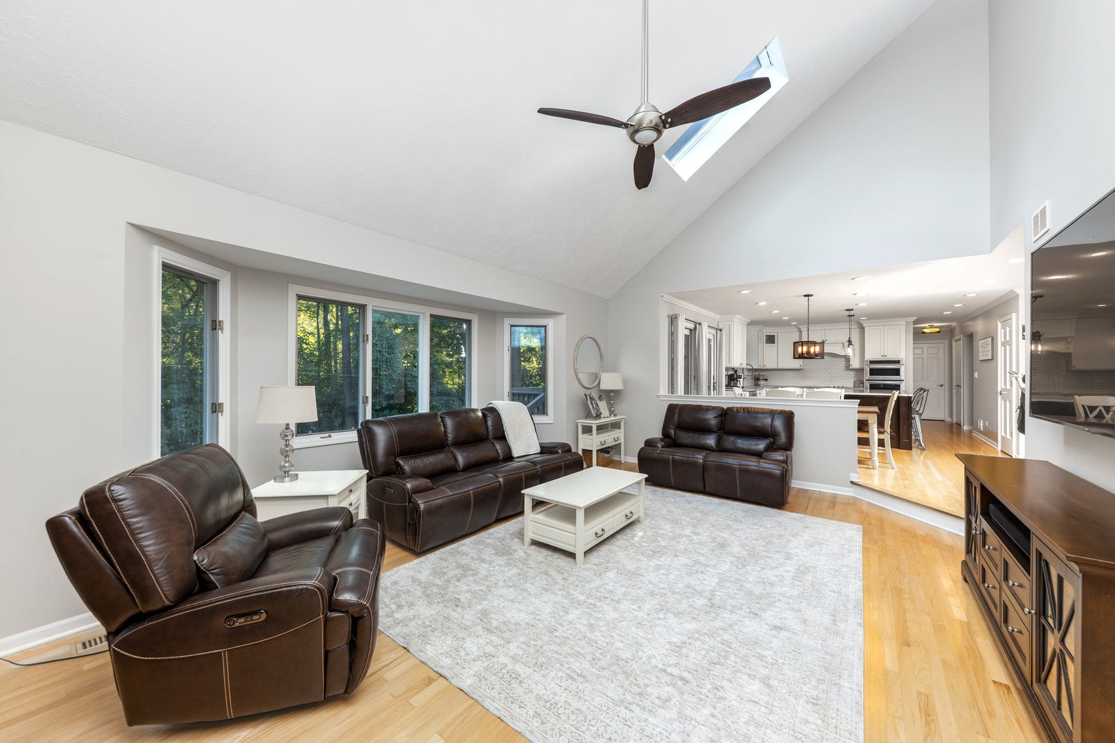 Naperville, Illinois, 60565, United States, 5 Bedrooms Bedrooms, ,4 BathroomsBathrooms,Residential,Active,1959981