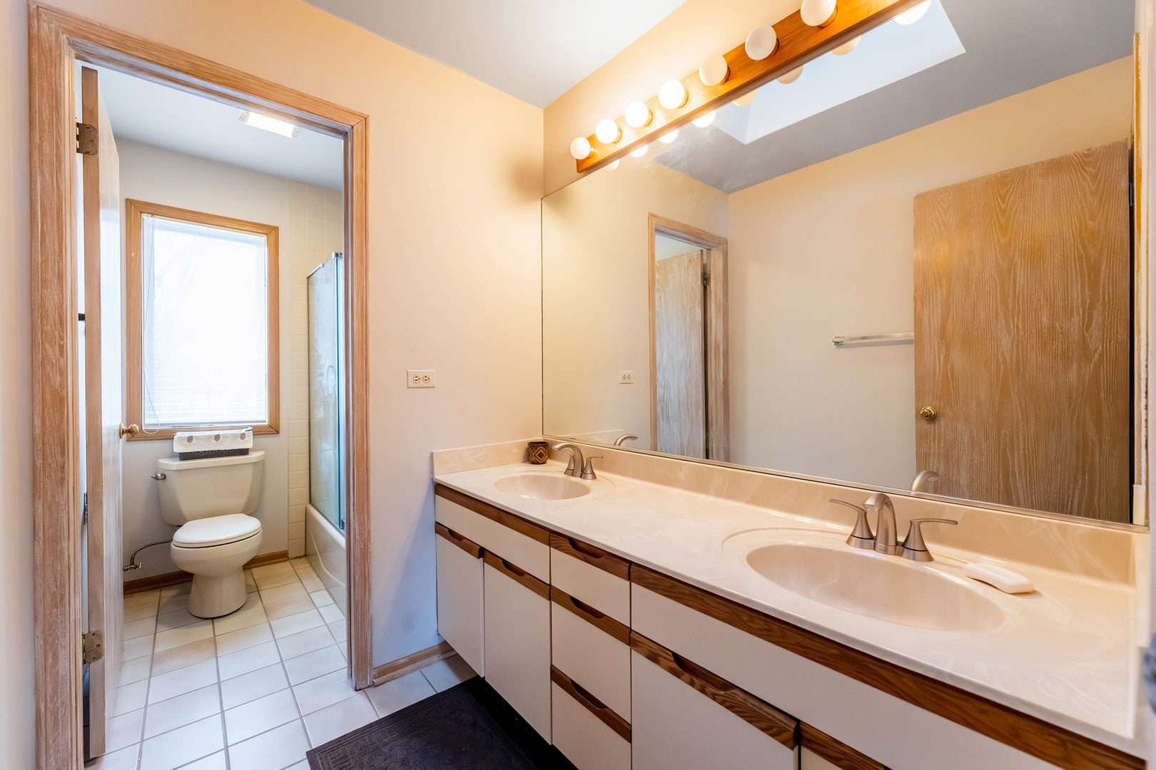 Burr Ridge, Illinois, 60527, United States, 4 Bedrooms Bedrooms, ,3 BathroomsBathrooms,Residential,Active,2015463