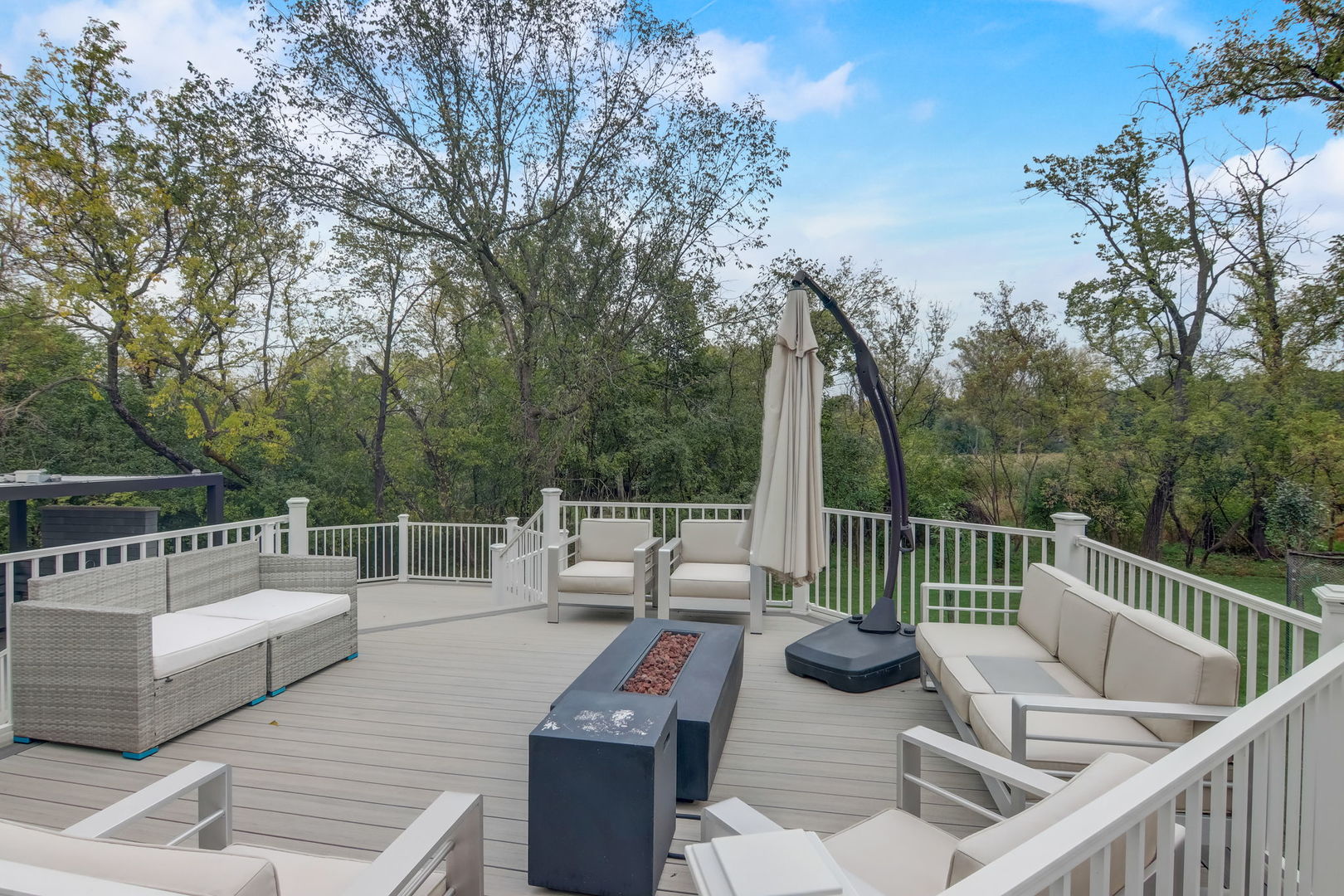 Barrington Hills, Illinois, 60021, United States, 4 Bedrooms Bedrooms, ,5 BathroomsBathrooms,Residential,Active,1968433