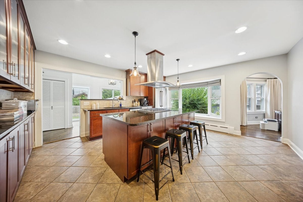 Park Ridge, Illinois, 60068, United States, 5 Bedrooms Bedrooms, ,3 BathroomsBathrooms,Residential,Active,1929446