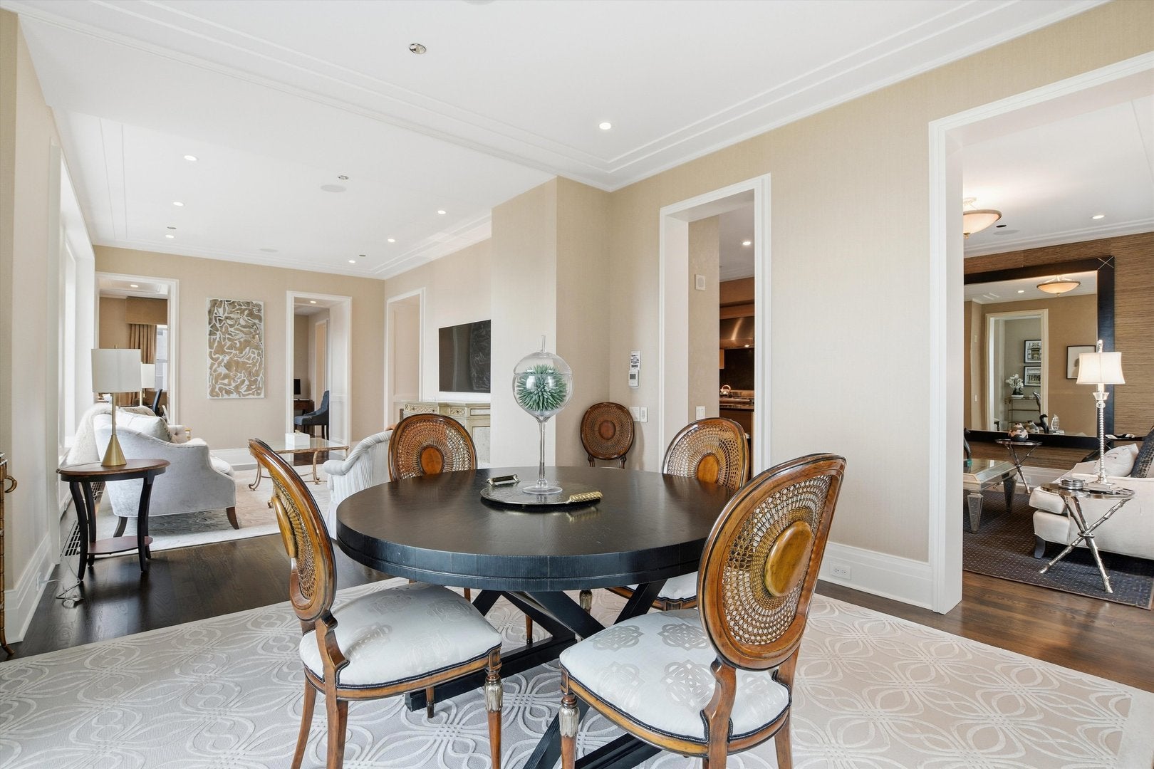 Chicago, Illinois, 60611, United States, 3 Bedrooms Bedrooms, ,4 BathroomsBathrooms,Residential,Active,2009382