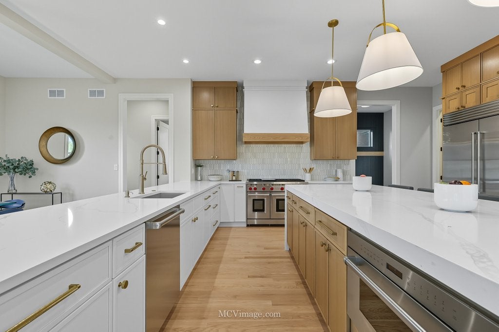 Lemont, Illinois, 60439, United States, 5 Bedrooms Bedrooms, ,6 BathroomsBathrooms,Residential,Active,1954005