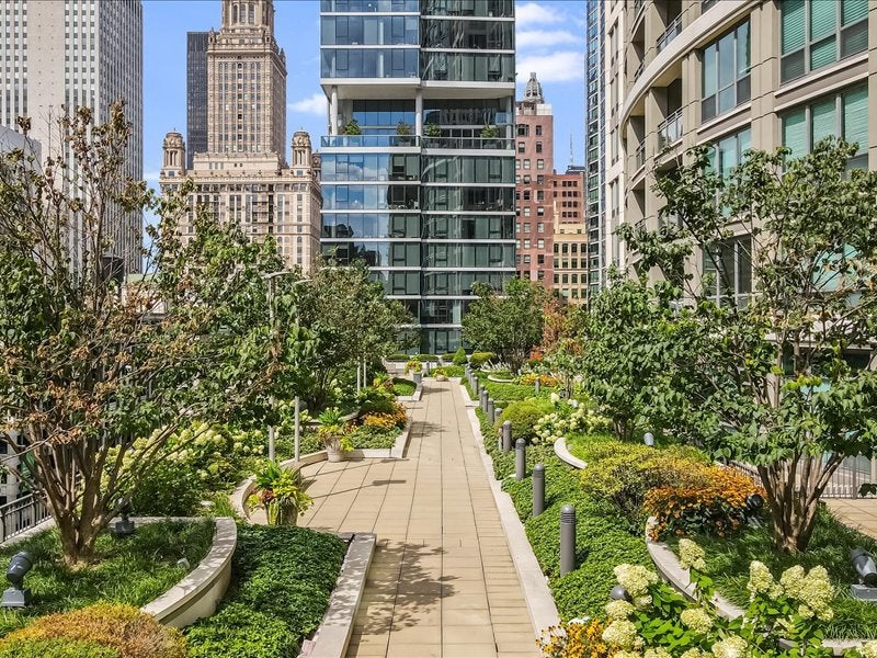 Chicago, Illinois, 60602, United States, 3 Bedrooms Bedrooms, ,3 BathroomsBathrooms,Residential,Active,1969671