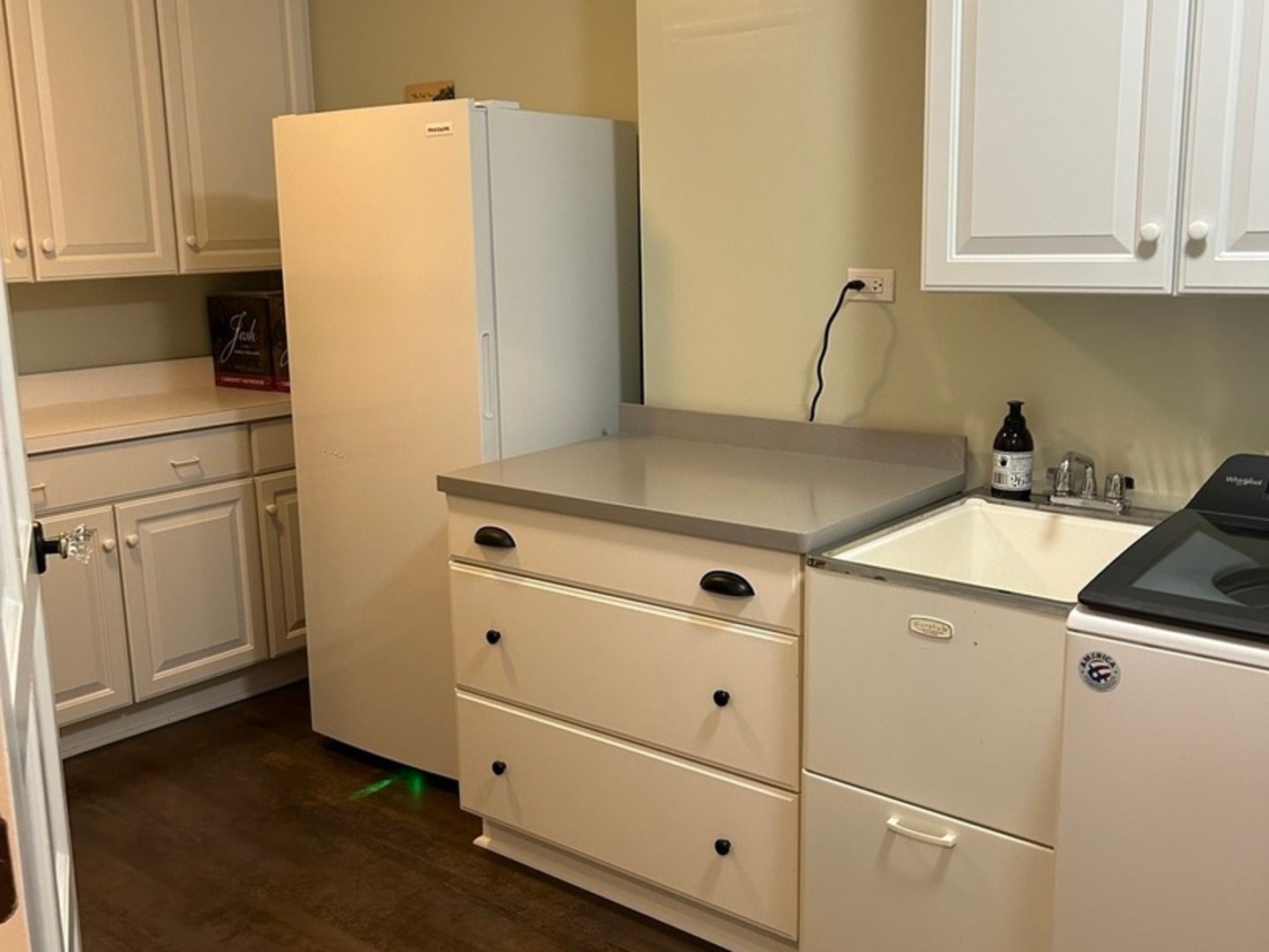 Oak Brook, Illinois, 60523, United States, 2 Bedrooms Bedrooms, ,2 BathroomsBathrooms,Residential,Active,2028166