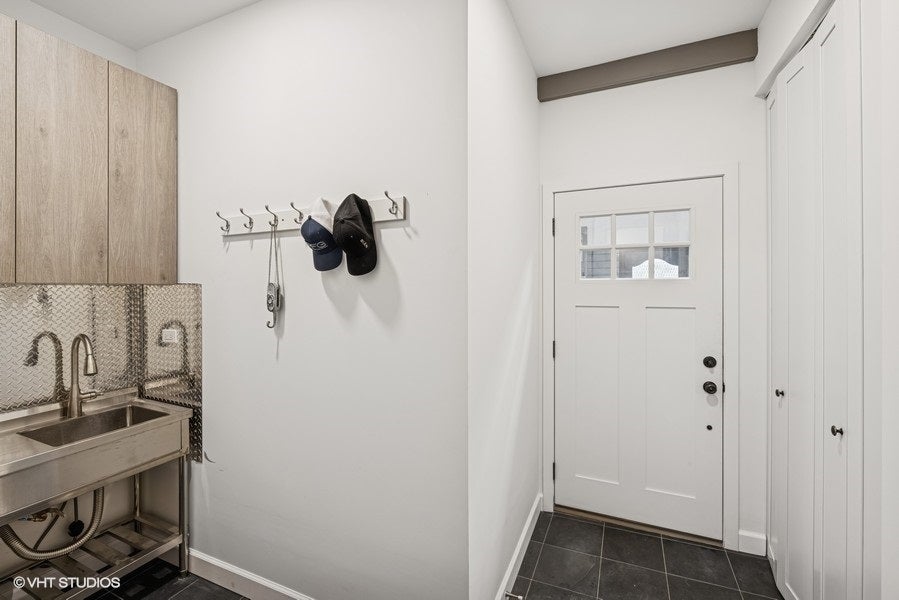 Barrington Hills, Illinois, 60010, United States, 6 Bedrooms Bedrooms, ,5 BathroomsBathrooms,Residential,Active,1987275