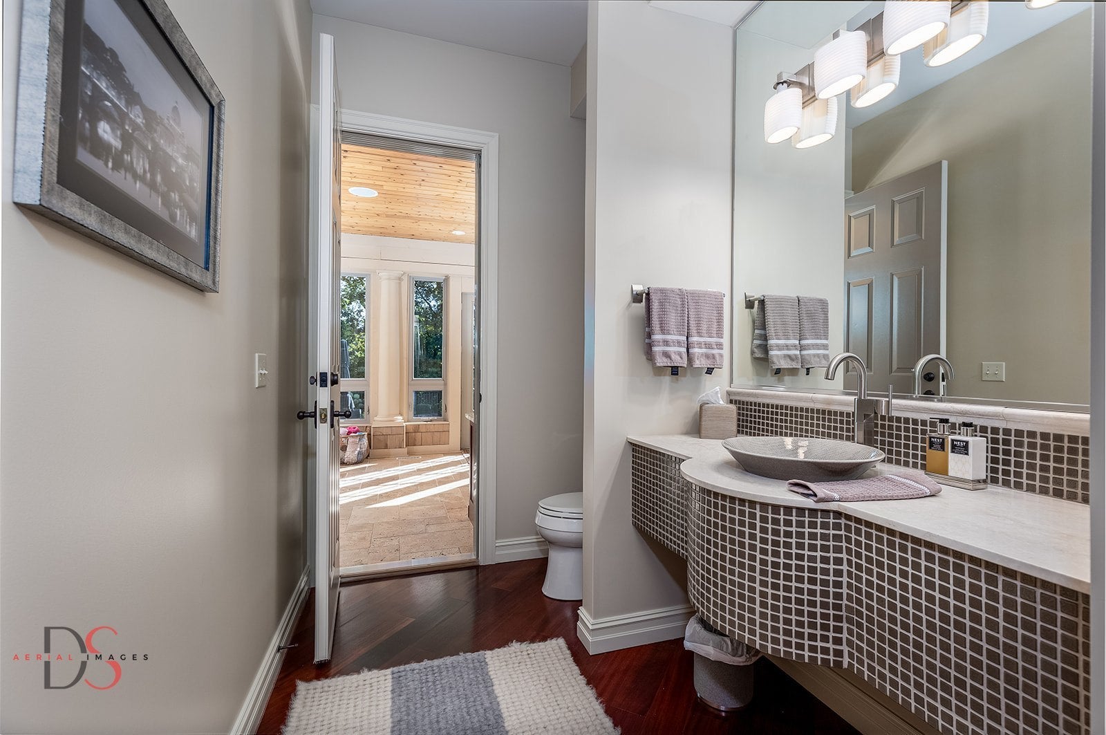 Ottawa, Illinois, 61350, United States, 4 Bedrooms Bedrooms, ,5 BathroomsBathrooms,Residential,Active,1953408