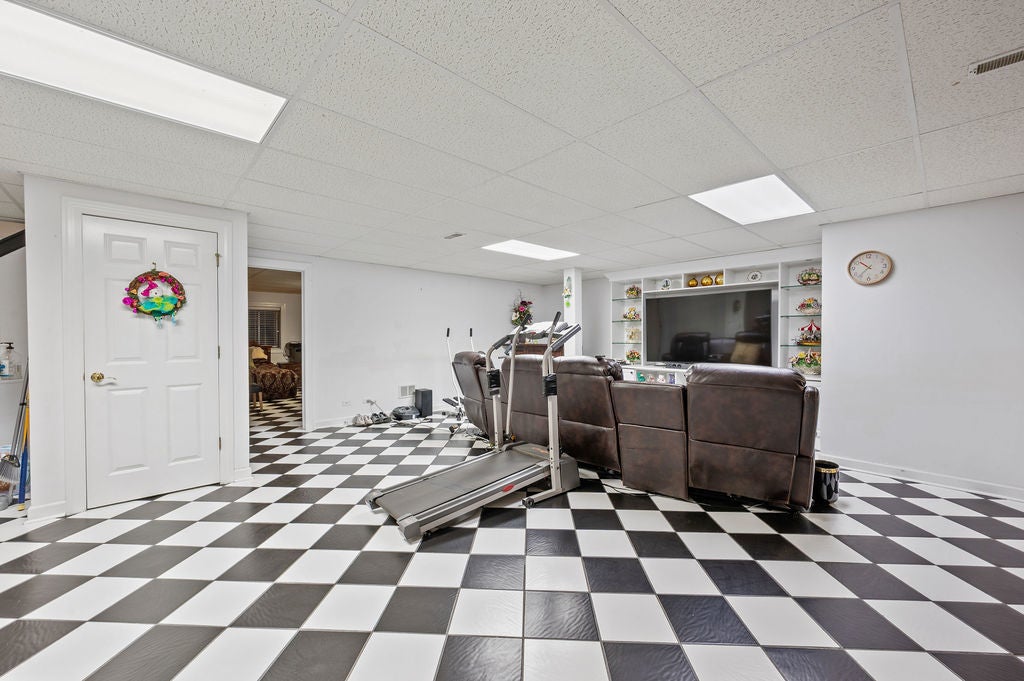 Libertyville, Illinois, 60048, United States, 4 Bedrooms Bedrooms, ,4 BathroomsBathrooms,Residential,Active,2009394