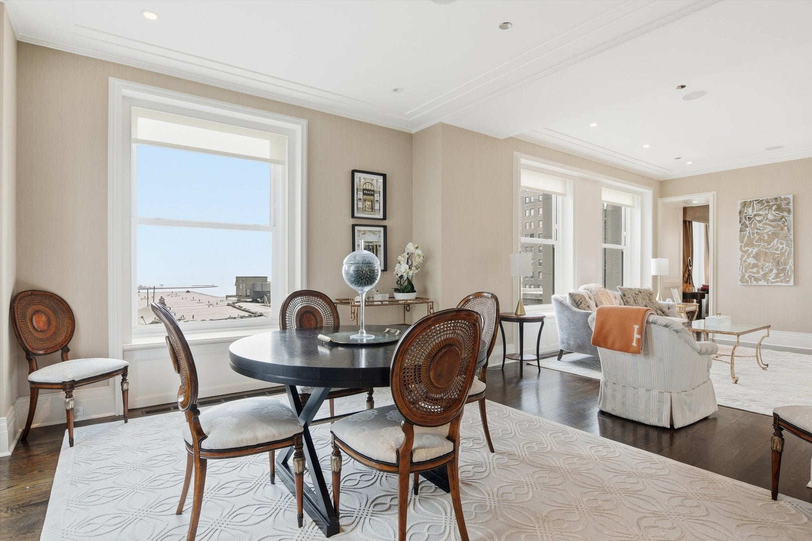 Chicago, Illinois, 60611, United States, 3 Bedrooms Bedrooms, ,4 BathroomsBathrooms,Residential,Active,2009382