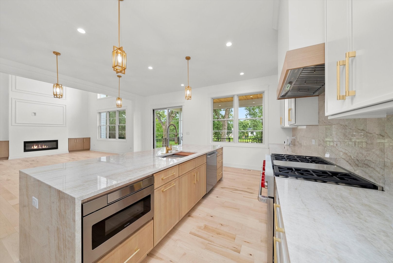 Burr Ridge, Illinois, 60527, United States, 6 Bedrooms Bedrooms, ,6 BathroomsBathrooms,Residential,Active,1929664