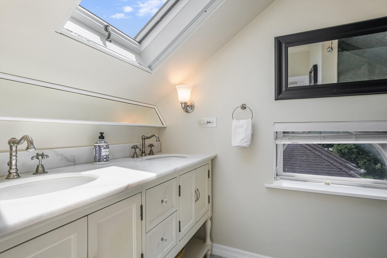 Park Ridge, Illinois, 60068, United States, 5 Bedrooms Bedrooms, ,5 BathroomsBathrooms,Residential,Active,1926710